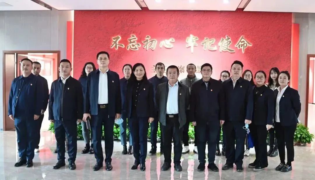 觀(guān)展銘初心，干事有作為——綿陽(yáng)公交集團基層黨組織聯(lián)合開(kāi)展主題黨日活動(dòng)(圖1)